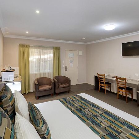 Drovers Motor Inn Далби Екстериор снимка
