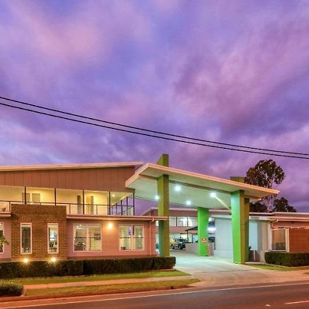 Drovers Motor Inn Далби Екстериор снимка