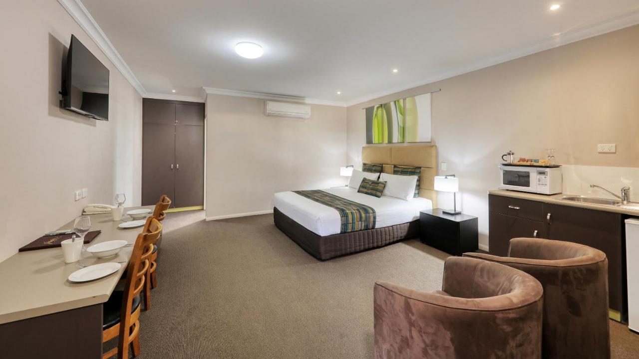 Drovers Motor Inn Далби Екстериор снимка