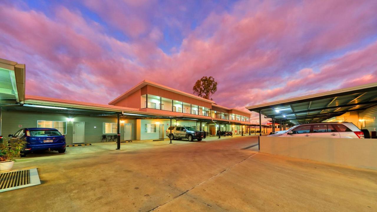 Drovers Motor Inn Далби Екстериор снимка