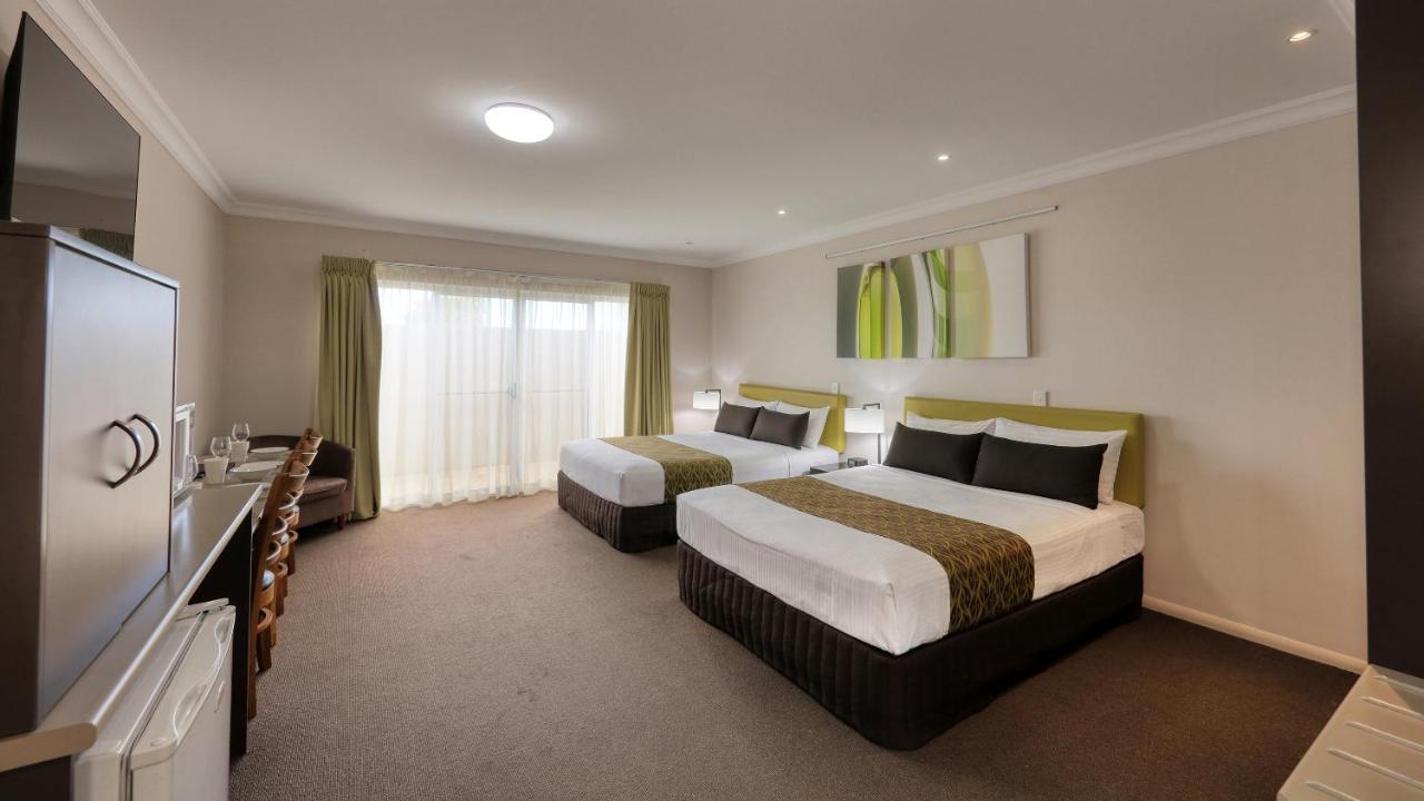 Drovers Motor Inn Далби Екстериор снимка