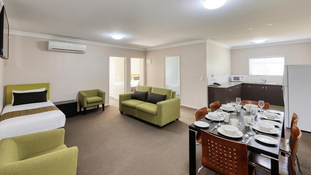Drovers Motor Inn Далби Екстериор снимка