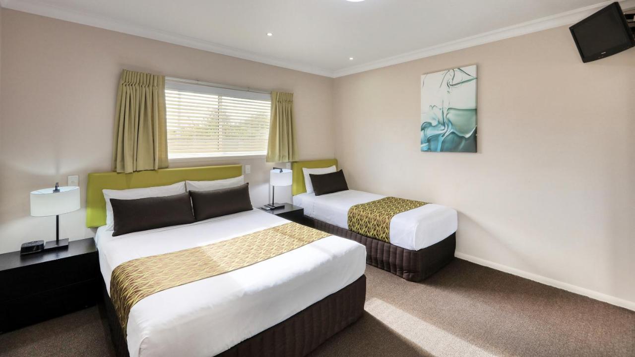 Drovers Motor Inn Далби Екстериор снимка
