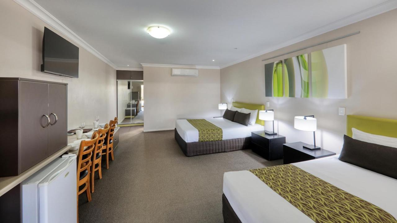 Drovers Motor Inn Далби Екстериор снимка