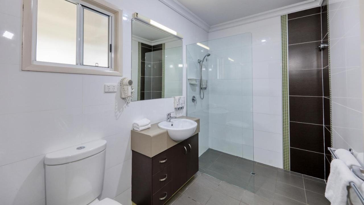 Drovers Motor Inn Далби Екстериор снимка