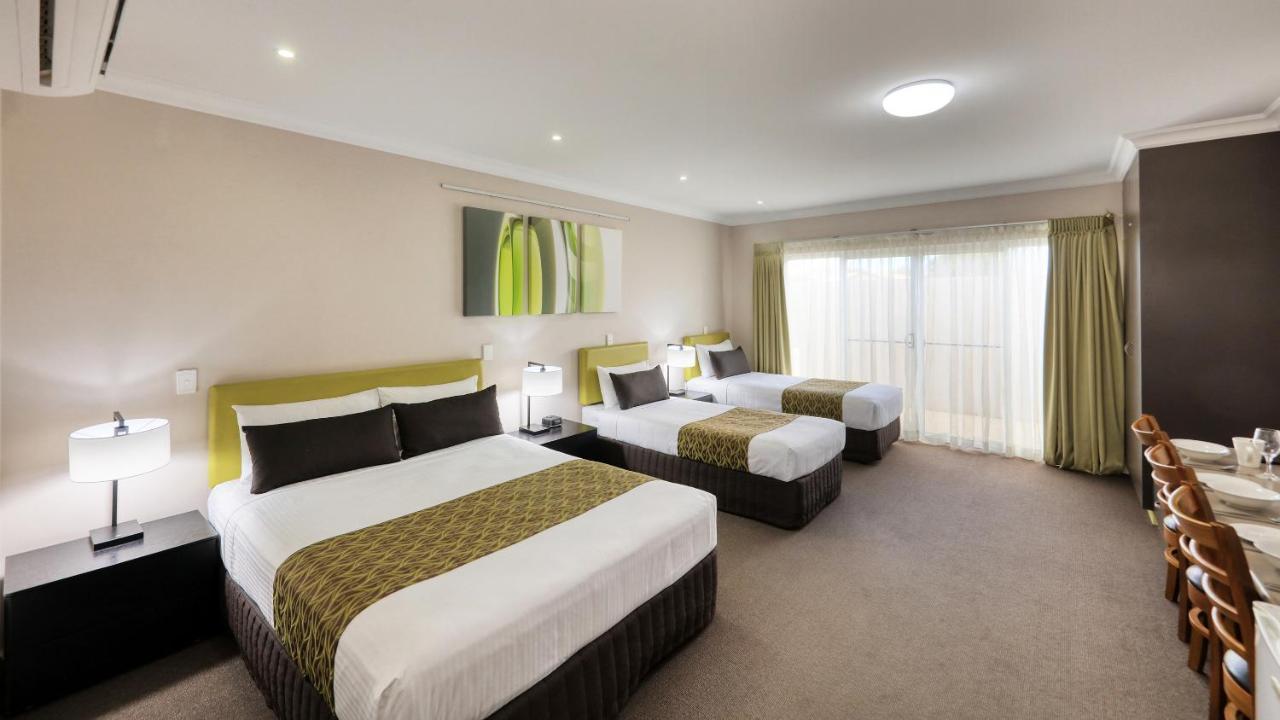 Drovers Motor Inn Далби Екстериор снимка