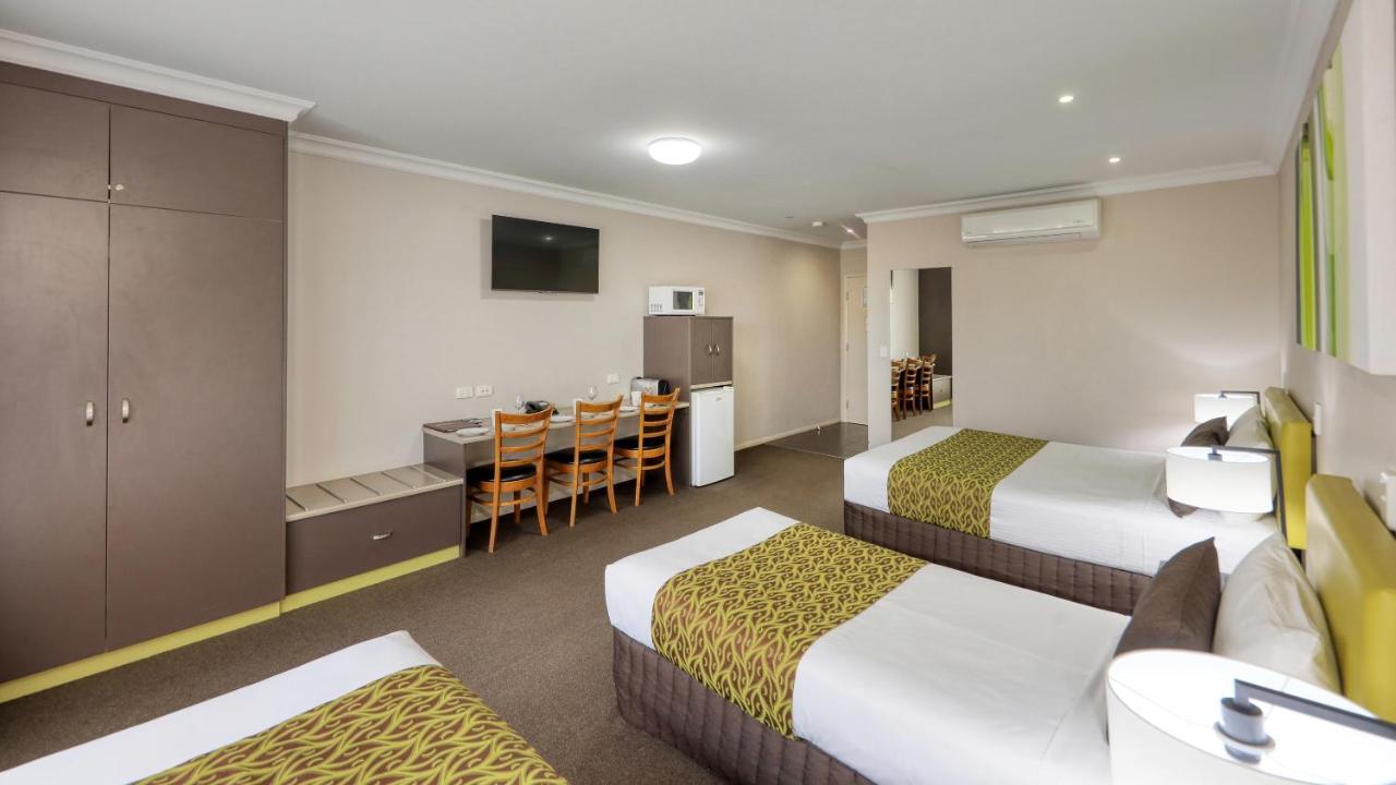 Drovers Motor Inn Далби Екстериор снимка