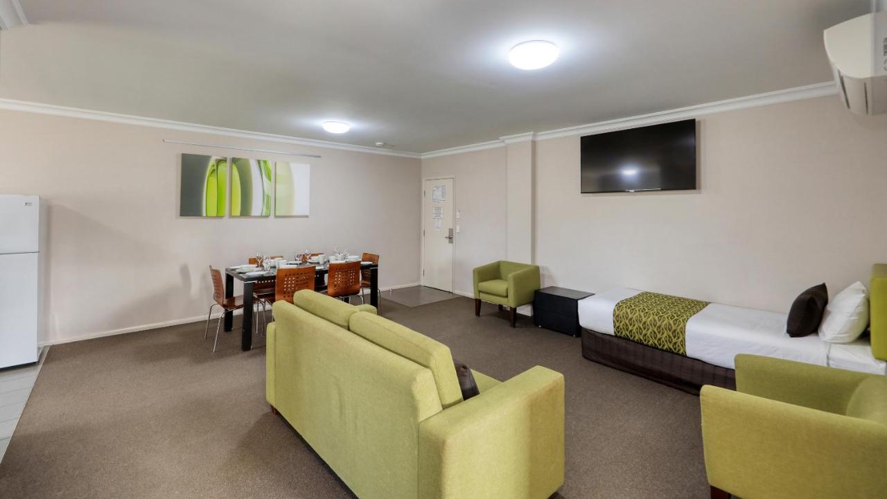 Drovers Motor Inn Далби Екстериор снимка