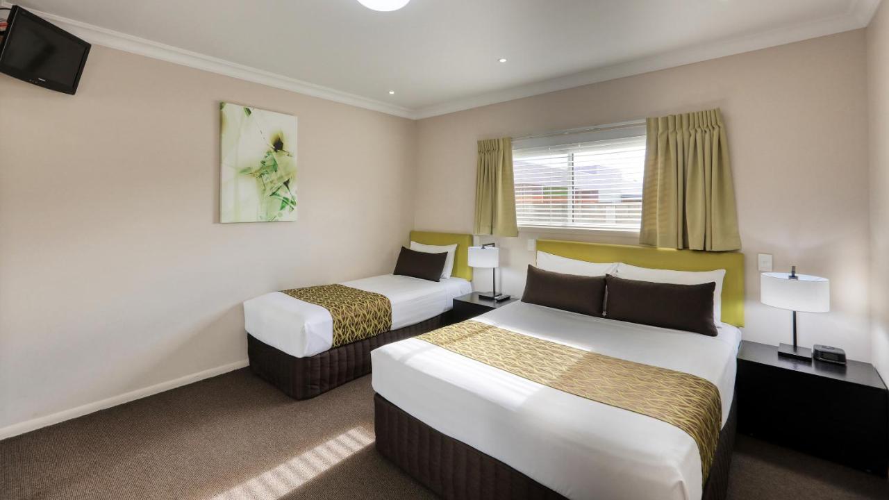 Drovers Motor Inn Далби Екстериор снимка