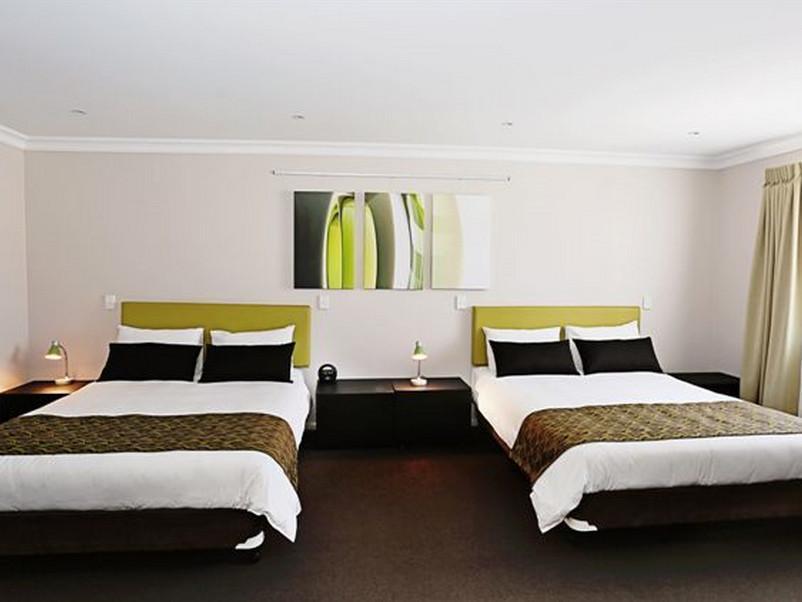 Drovers Motor Inn Далби Екстериор снимка